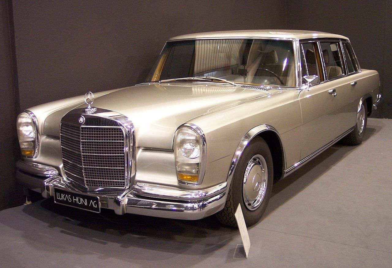 1280px-Mercedes-Benz_600_vl_silver_TCE