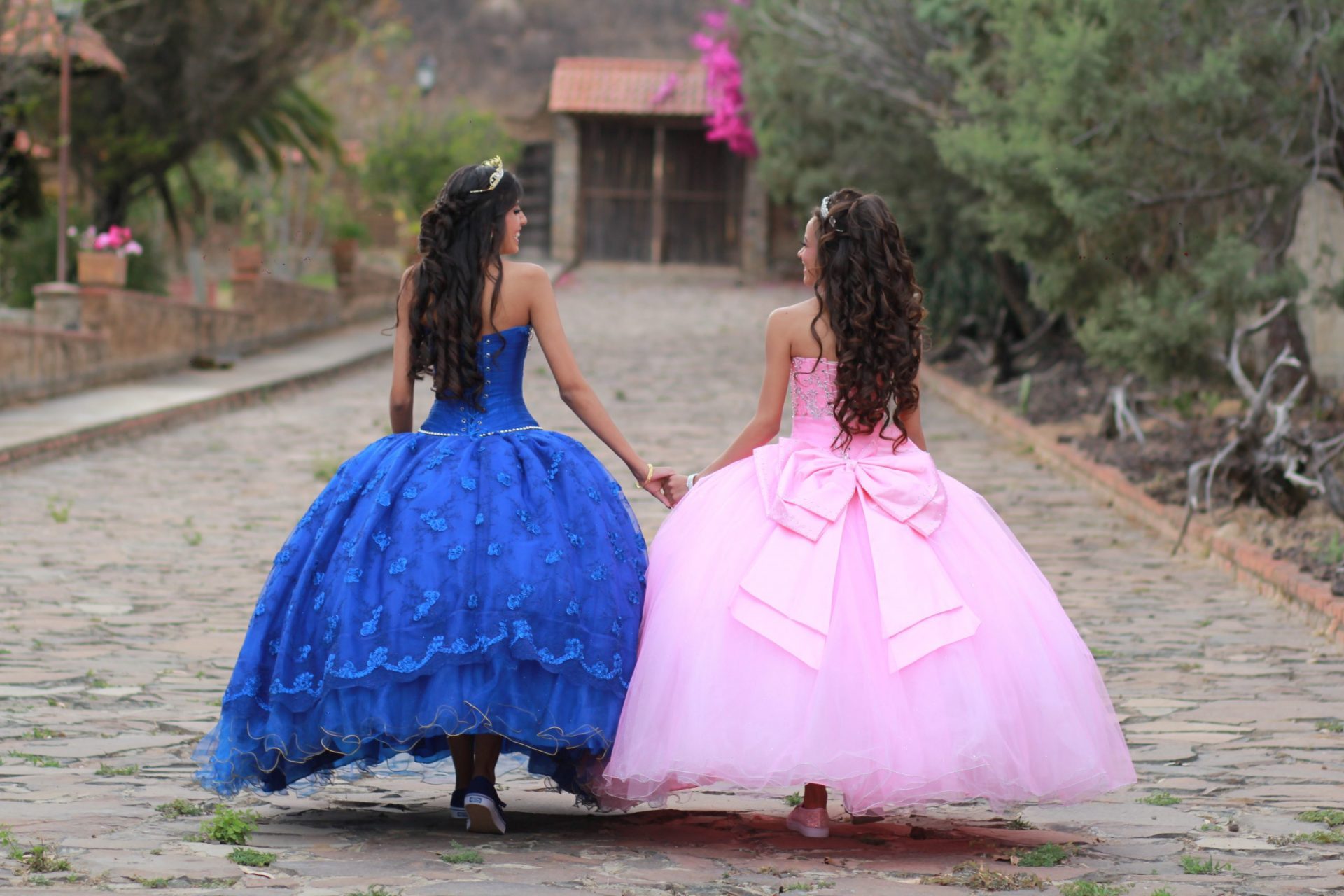 10 Reasons to Hire a Party Bus for Your Quinceanera