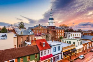 Annapolis, MD cityscape at sunset, featuring the Maryland State House dome and charming historic buildings. Perfect for a bachelorette party!